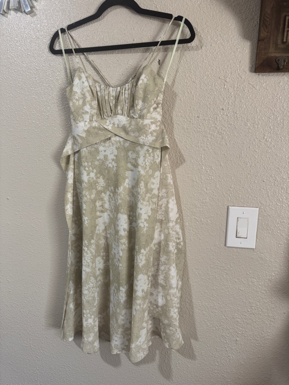 Selfie Leslie Light Sage and Cream Floral Midi Dress